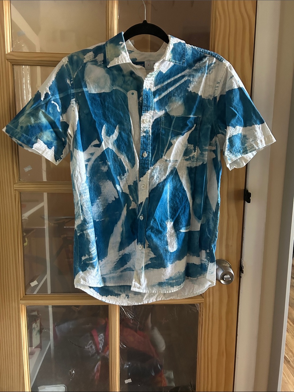 Old Navy Blue and White Abstract Short-Sleeve Button-Up Shirt